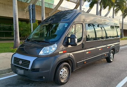 Van executiva no Aeroporto de Natal